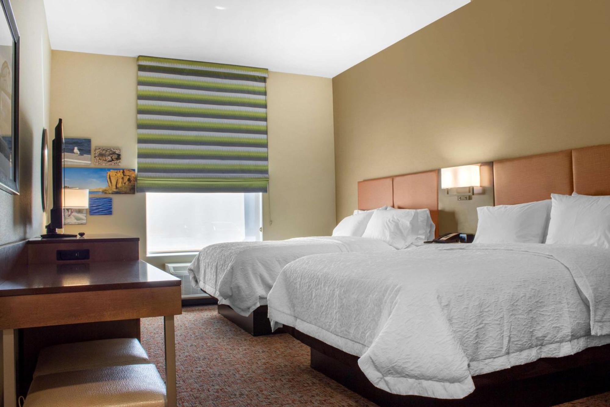 Hampton Parker, Az Hotel Parker