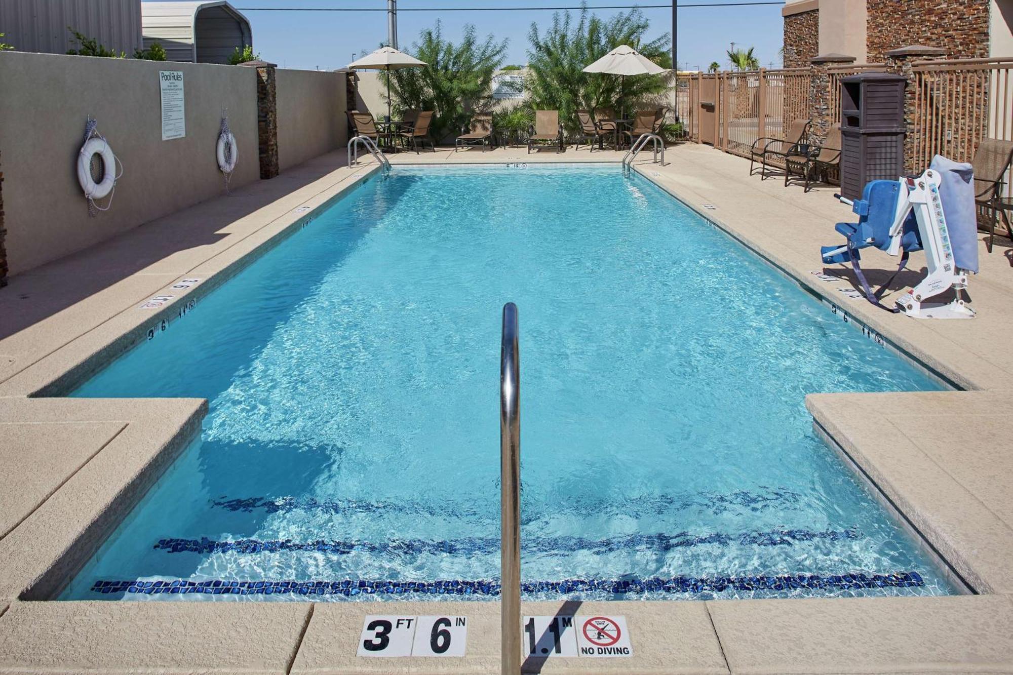 Hampton Parker, Az